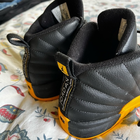 Nike Jordan Retro 12 University Gold basketball shoes - Picture 5 of 12